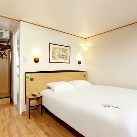ก็องปานีล แนเวร์ นอร์ วาเรน โวเซย Hotel วาเร็นน์ส วัวเซลส์ ภายนอก รูปภาพ