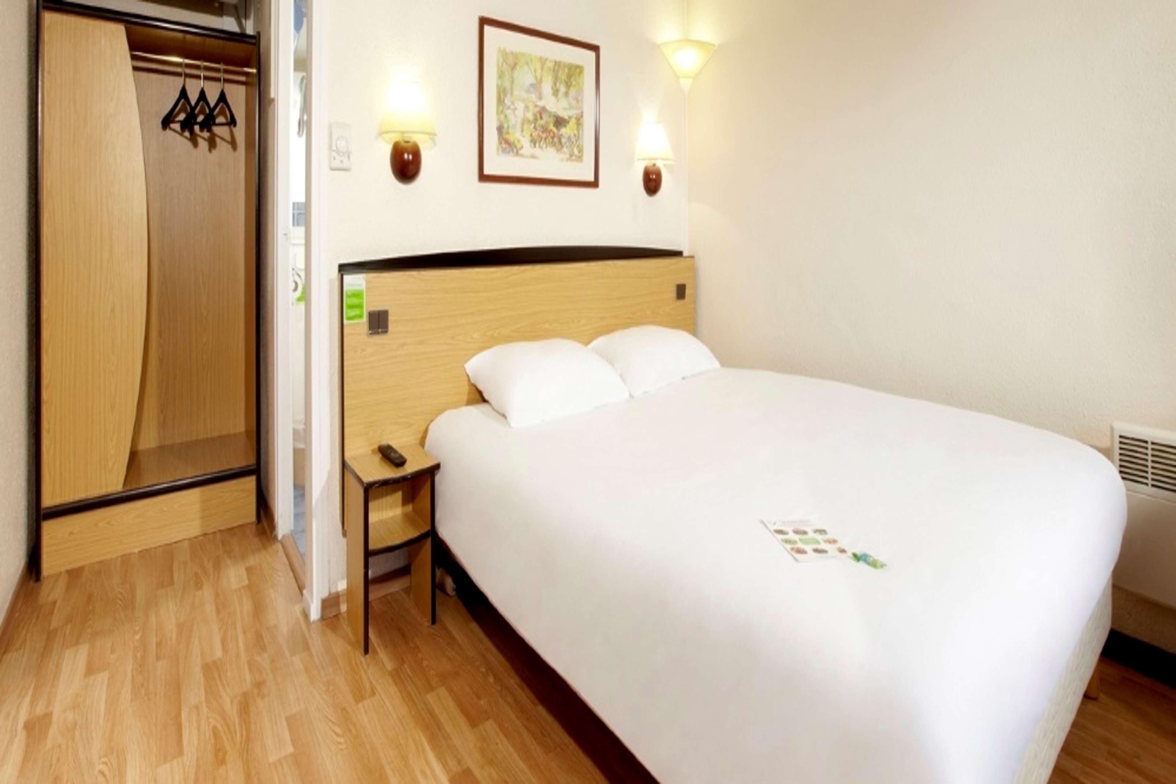 ก็องปานีล แนเวร์ นอร์ วาเรน โวเซย Hotel วาเร็นน์ส วัวเซลส์ ภายนอก รูปภาพ