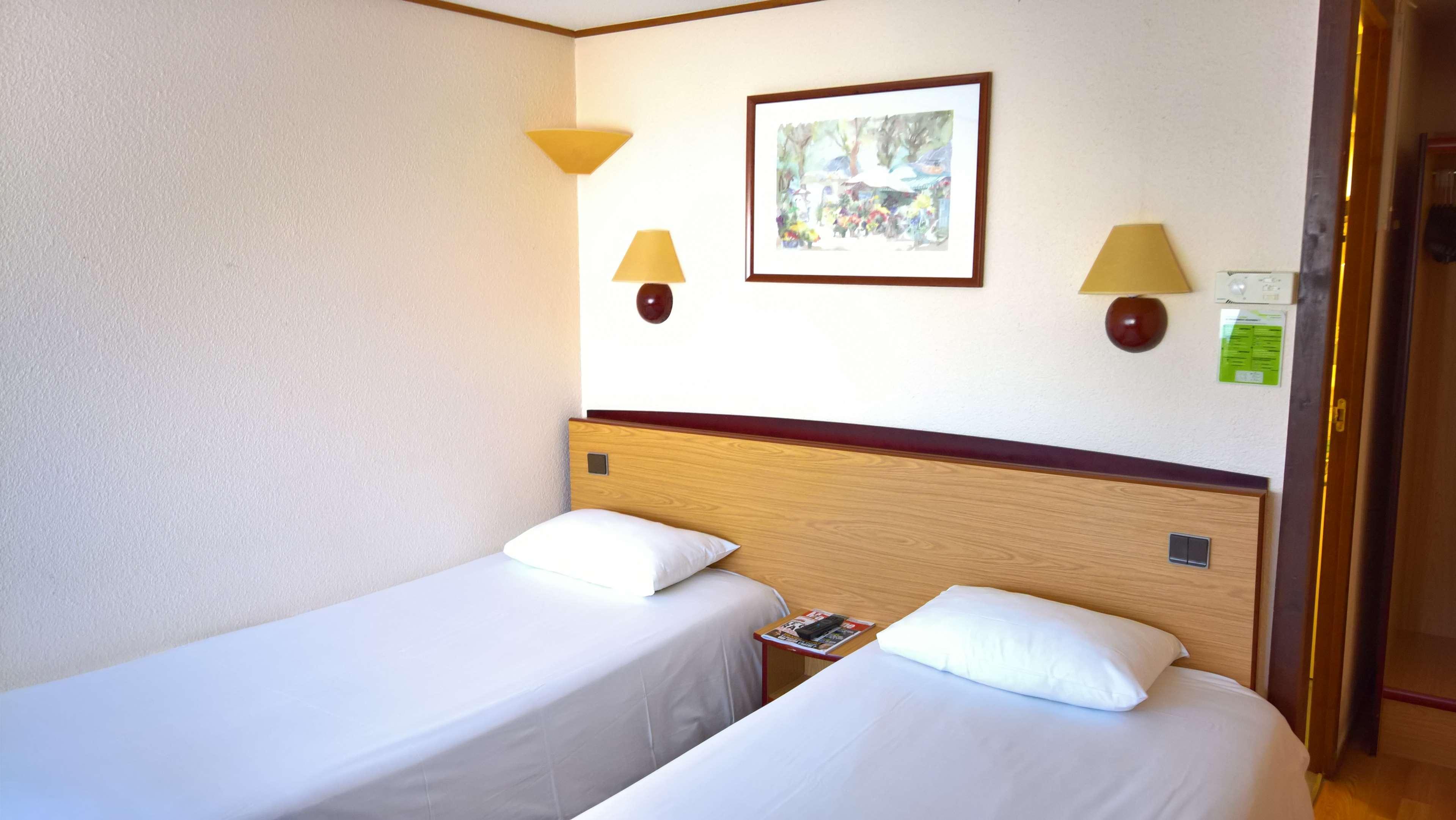ก็องปานีล แนเวร์ นอร์ วาเรน โวเซย Hotel วาเร็นน์ส วัวเซลส์ ภายนอก รูปภาพ